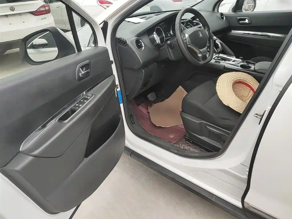 Peugeot 3008 2015 2.0L Automatic Classic Edition фото 16