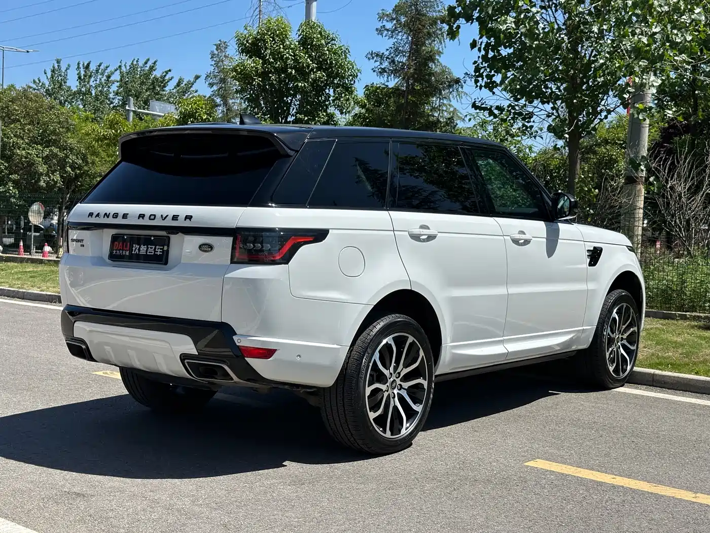 Land Rover Range Rover Sport 2021 3.0 L6 Gloss Black Edition фото 6