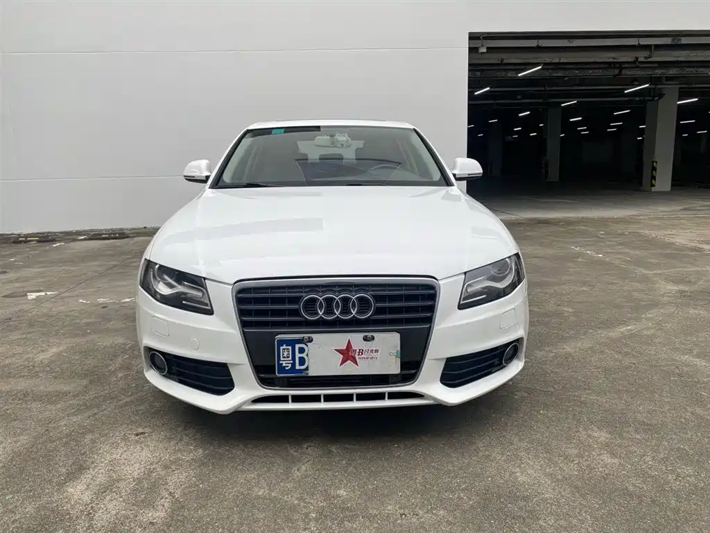 Audi A4L 2012 2.0 TFSI Auto Standard фото 2
