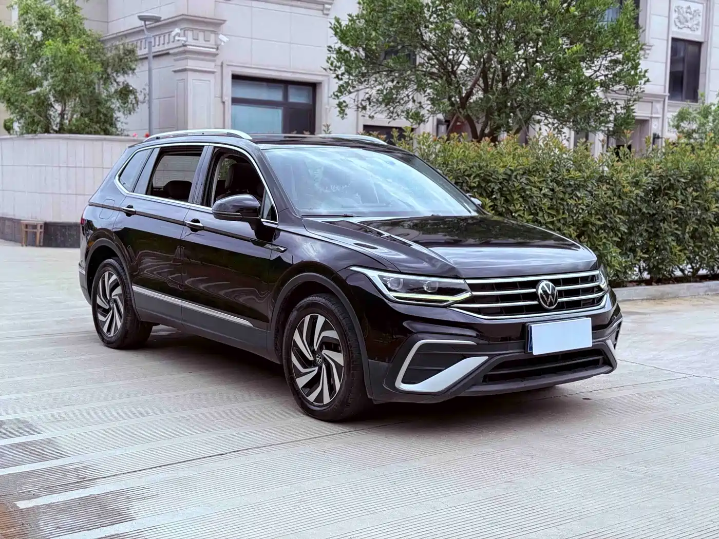 Фото 3 - Volkswagen Tiguan L