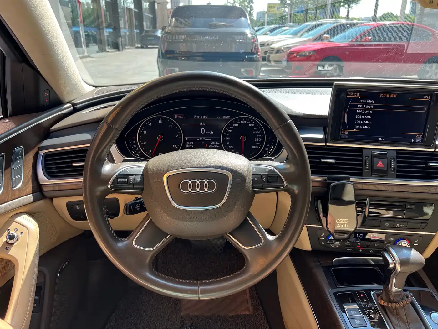 Фото 6 - Audi A6L
