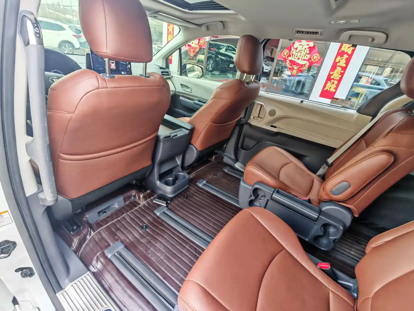 Toyota Sienna 2023 2.5L Hybrid Comfort Edition фото 12