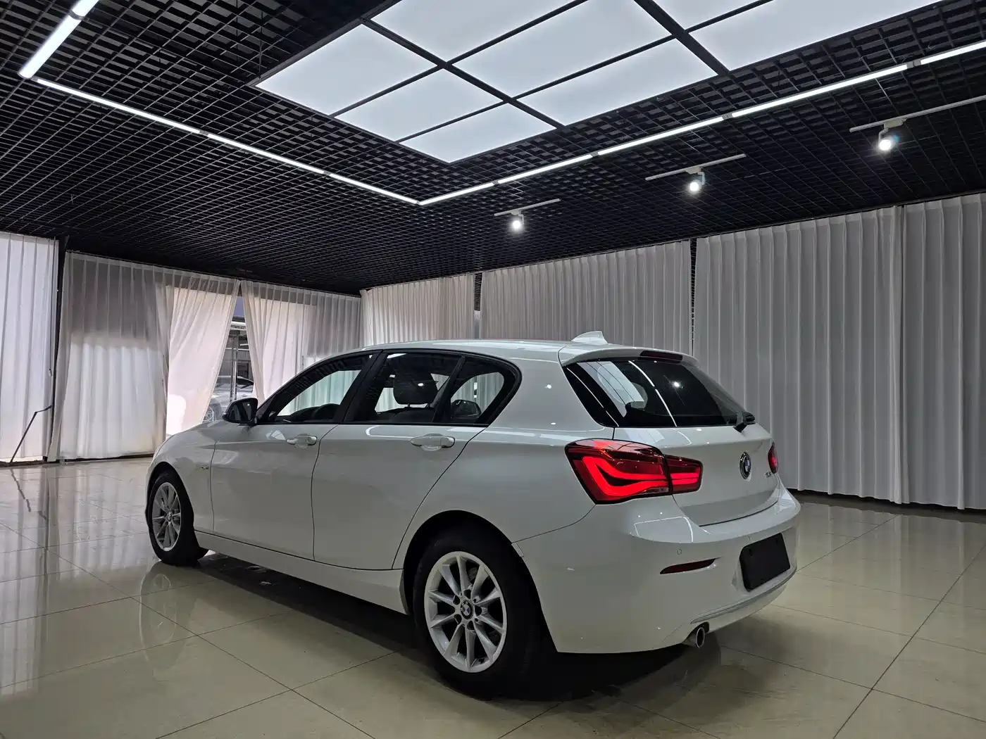BMW 1 Series (Import) 2015 118i Urban Design Package фото 7