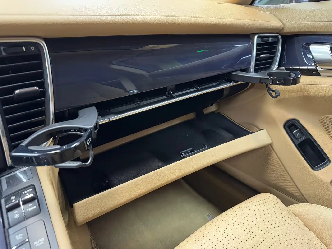 Porsche Panamera 2014 Panamera 4 3.0T фото 29