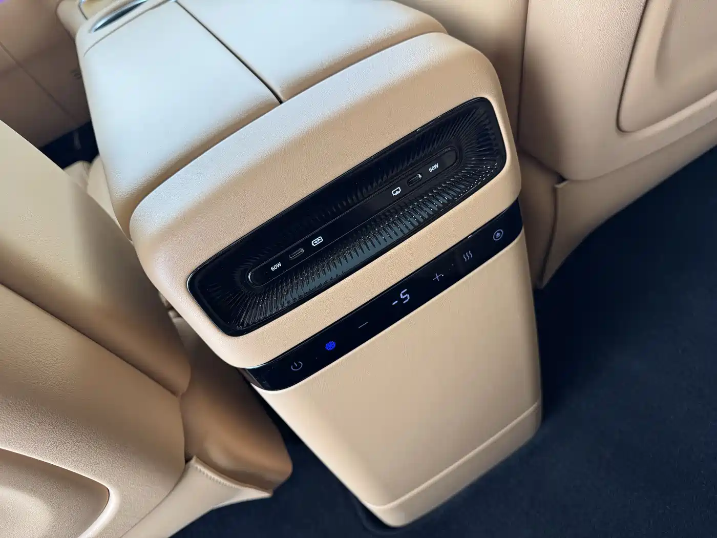 Voyah Auto Voyah Dreamer 2025 PHEV 4WD Kunpeng Premium Edition фото 14