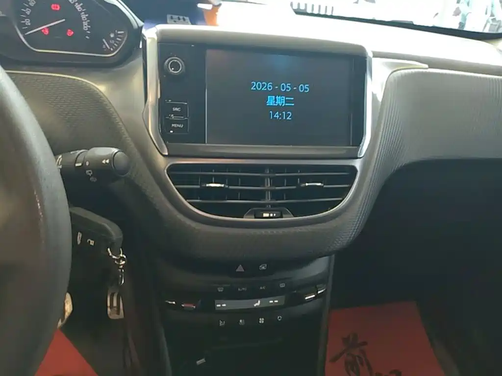 Peugeot 2008 2018 1.6L Automatic Fashion Edition фото 13