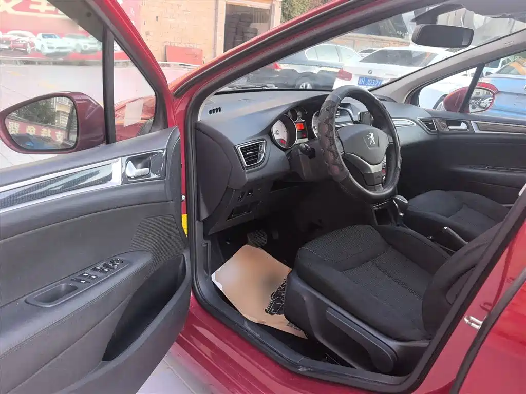 Peugeot 308 2014 Model Joy Edition Classic 1.6L Automatic Superior Style фото 12
