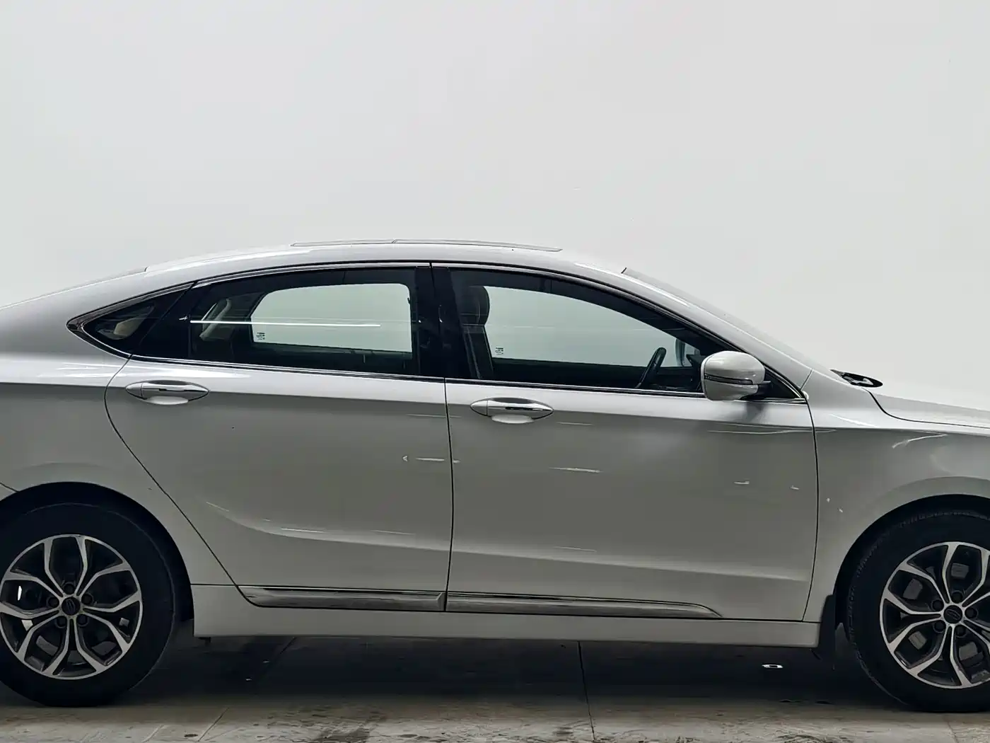 Фото 8 - Geely Borui
