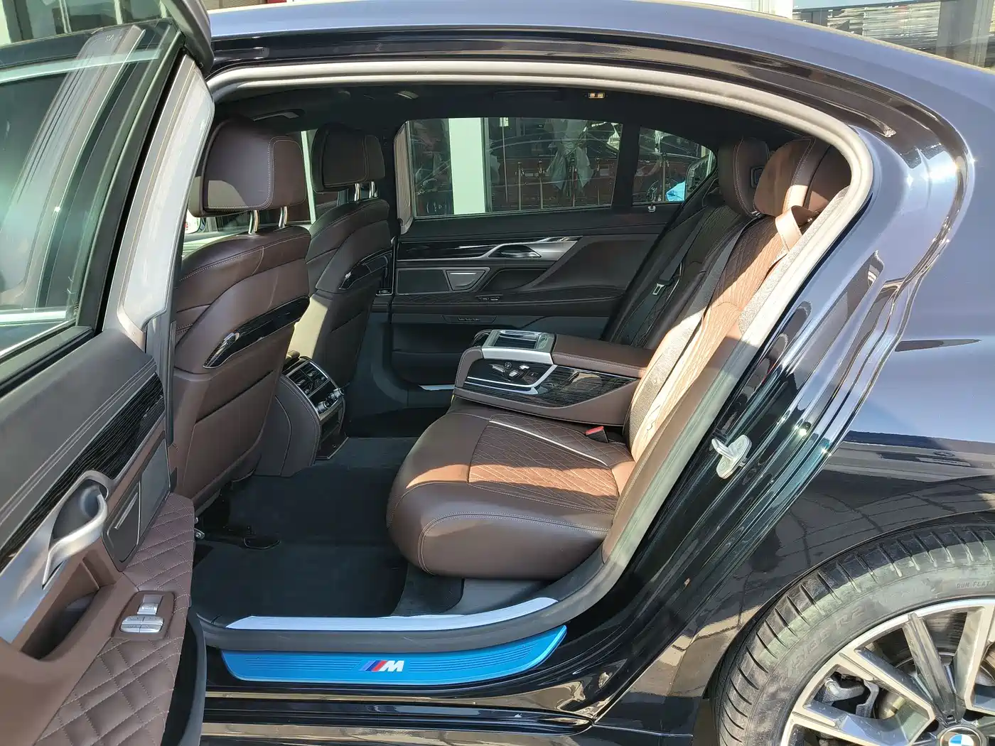 BMW 7 Series 2021 Model 740Li Leading M Sport Package фото 18