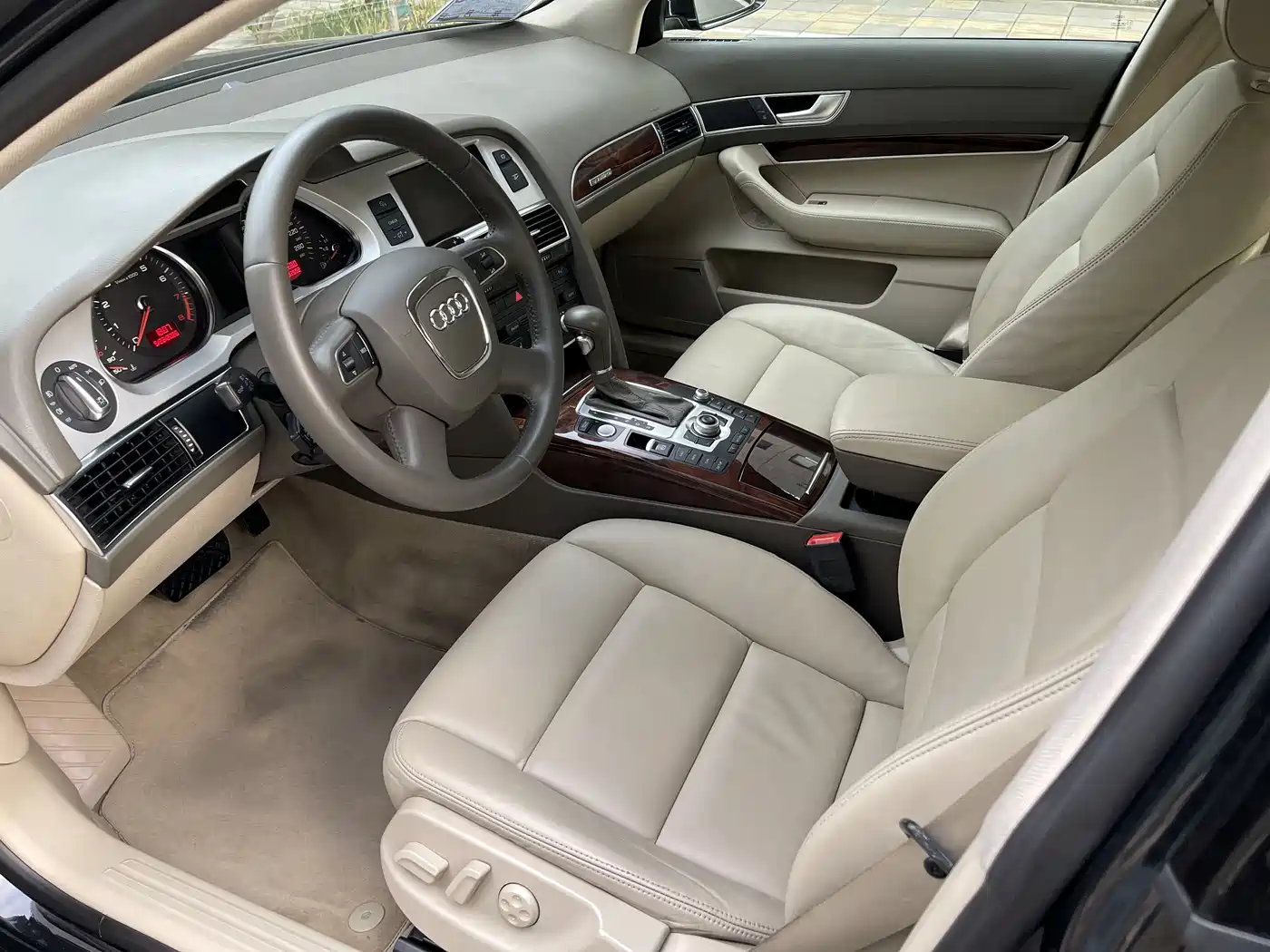 Audi A6L 2011 3.0 TFSI quattro Luxury фото 6