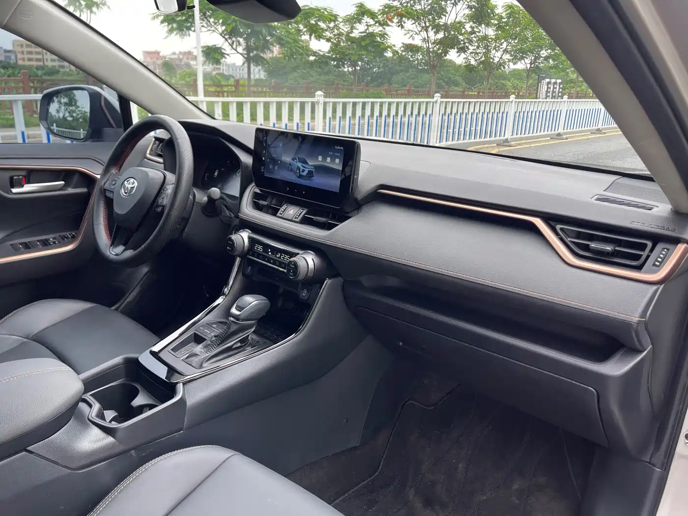 Toyota Wildlander 2024 2.0L CVT 2WD Urban Edition фото 7