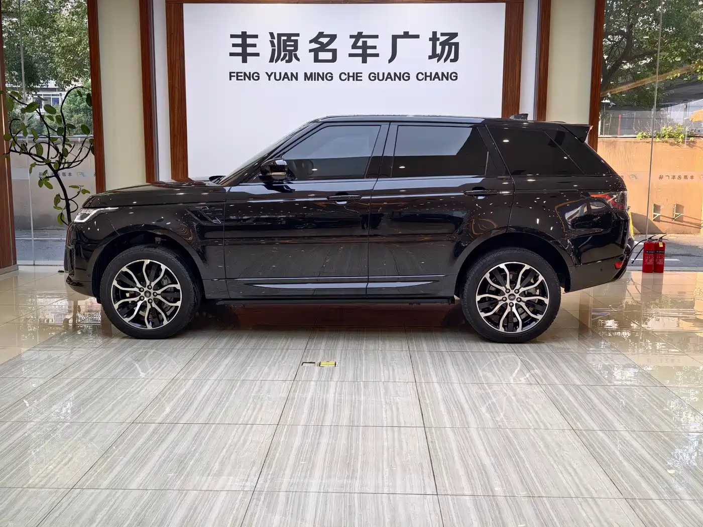 Land Rover Range Rover Sport 2022 3.0 L6 Gloss Black Edition фото 27