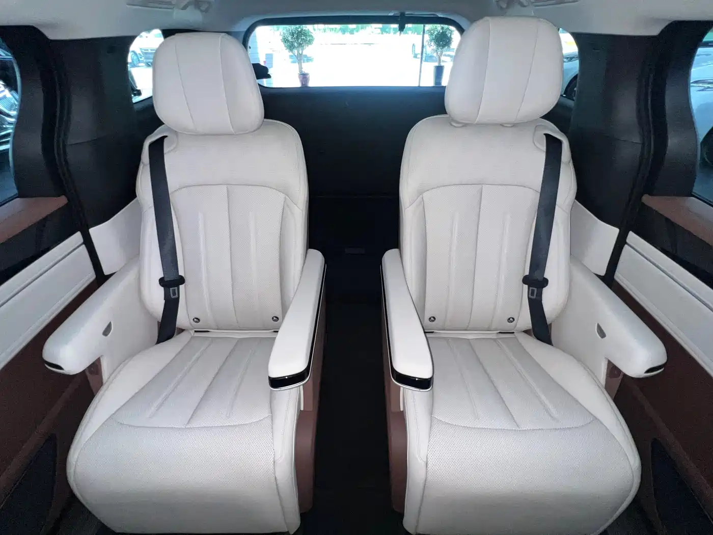BYD Xia 2025 DM-i 1.5T 180km Surpass Edition фото 12