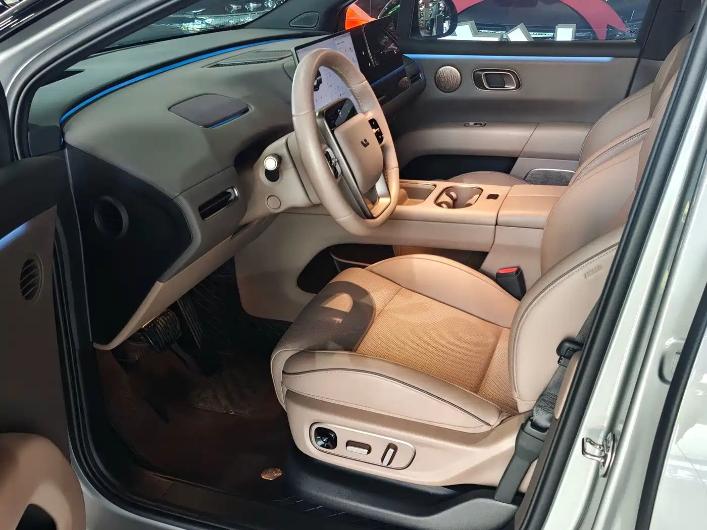 Li Auto i6 2026 2025 2WD Base Model