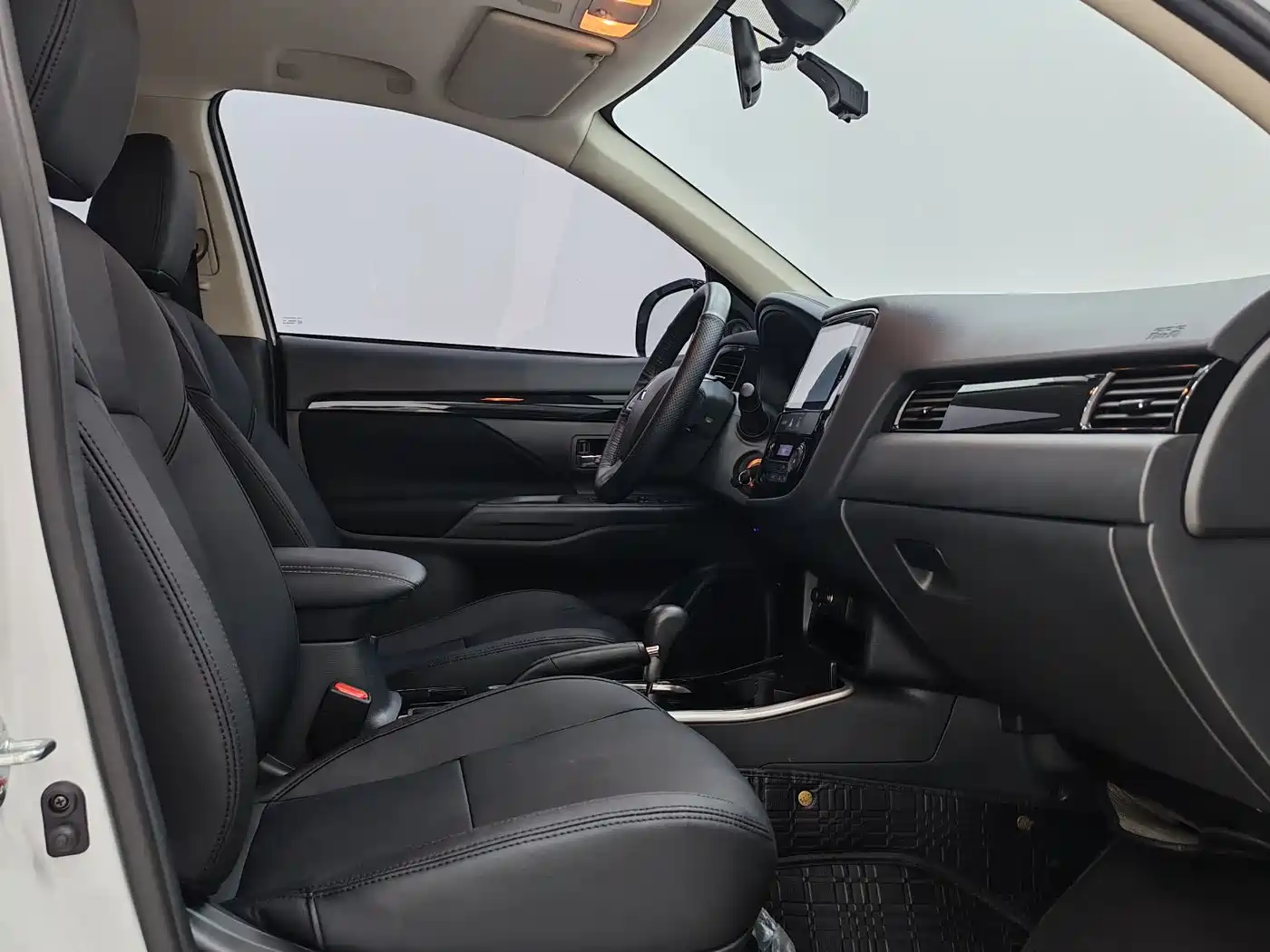Volkswagen Tharu 2025 Model Rising Star 1.5L Advance Edition фото 7