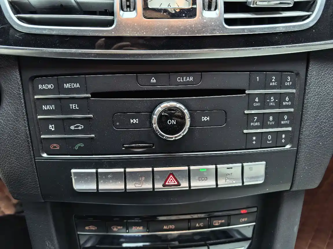 Mercedes-Benz E-Class 2015 E 180 L фото 18