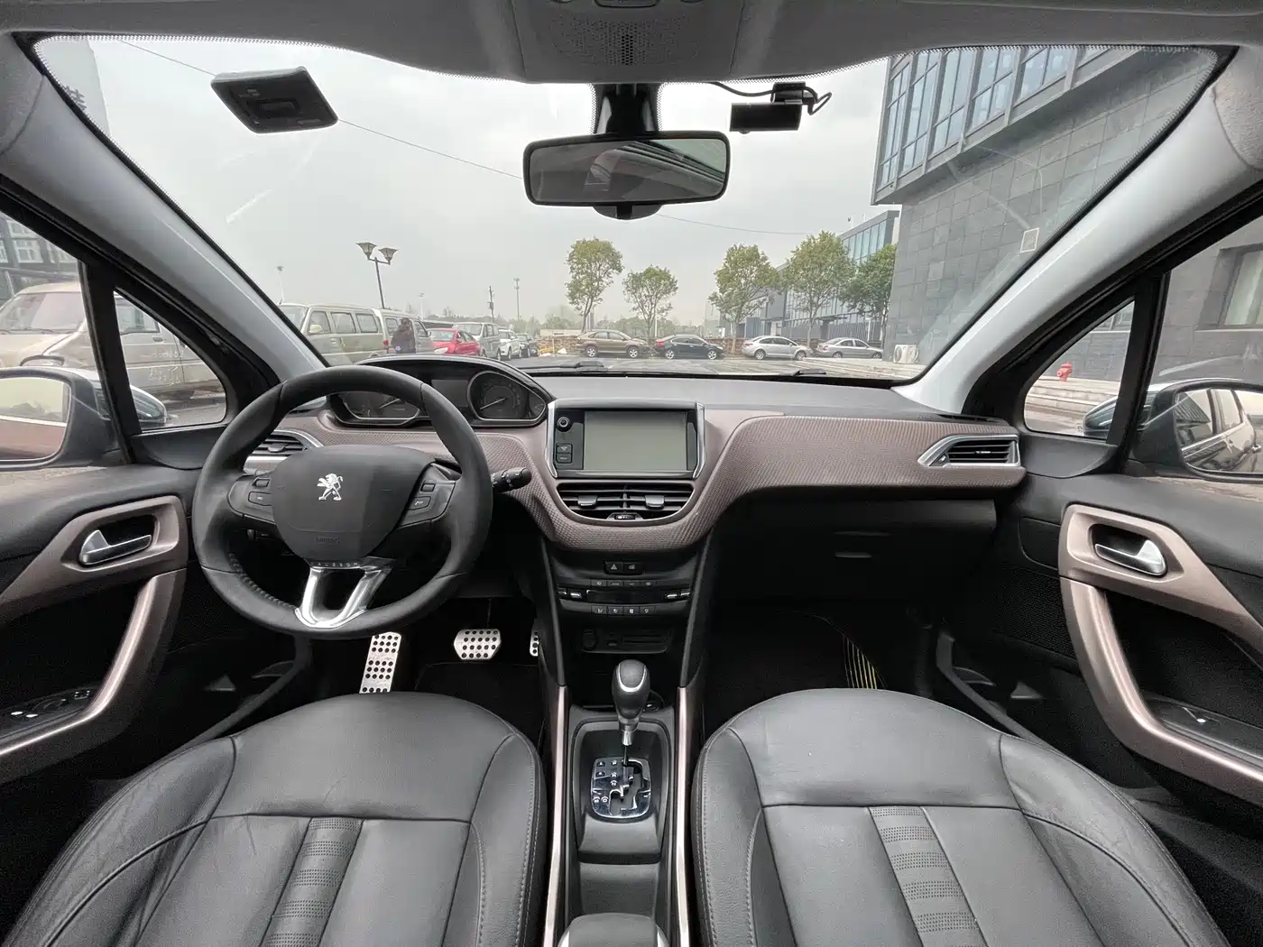 Peugeot 2008 2014 1.6L Automatic Navigation Edition фото 8