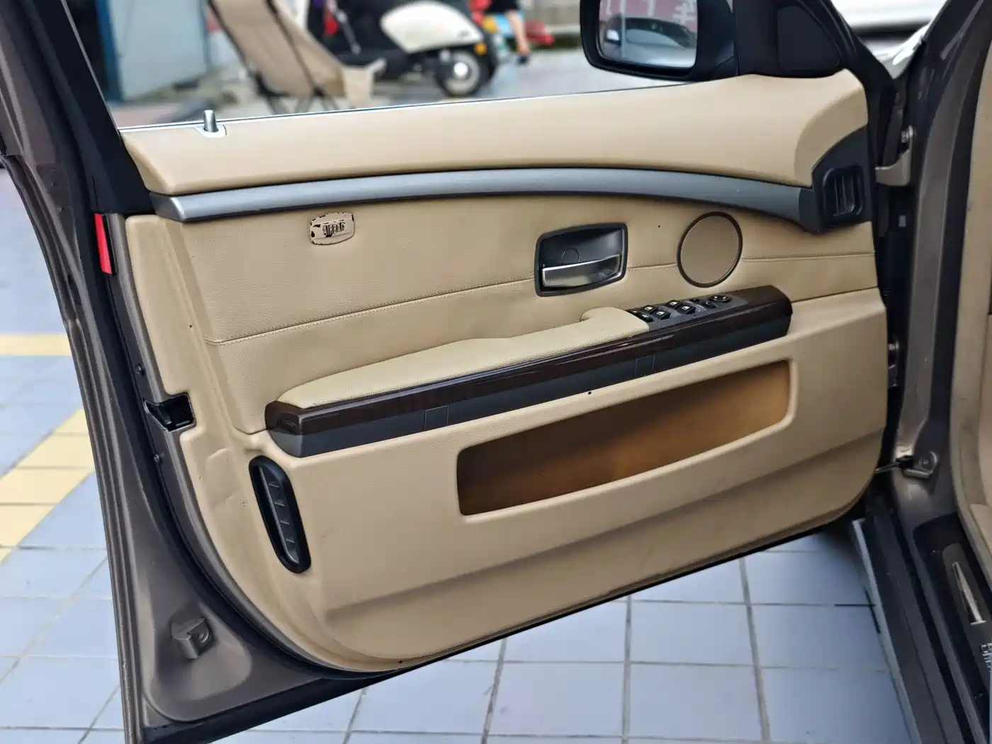 BMW 7 Series 2005 Model 740Li фото 12