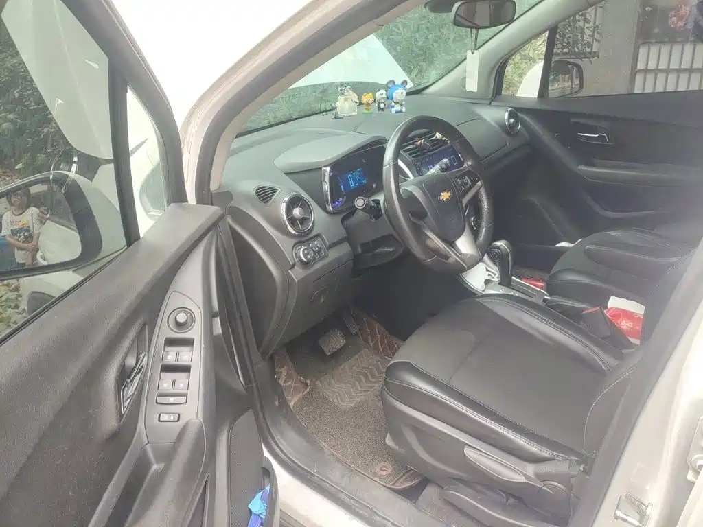Photo 14 - Chevrolet Trax