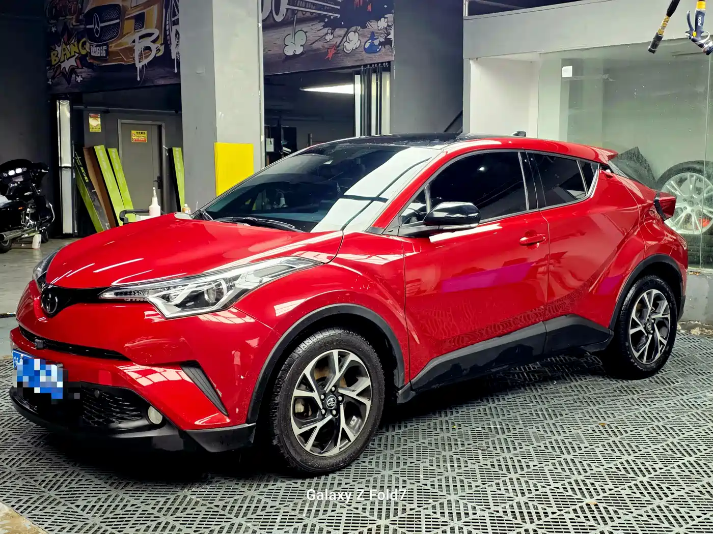 Toyota C-HR 2018 2.0L Leading Edition China V фото 2