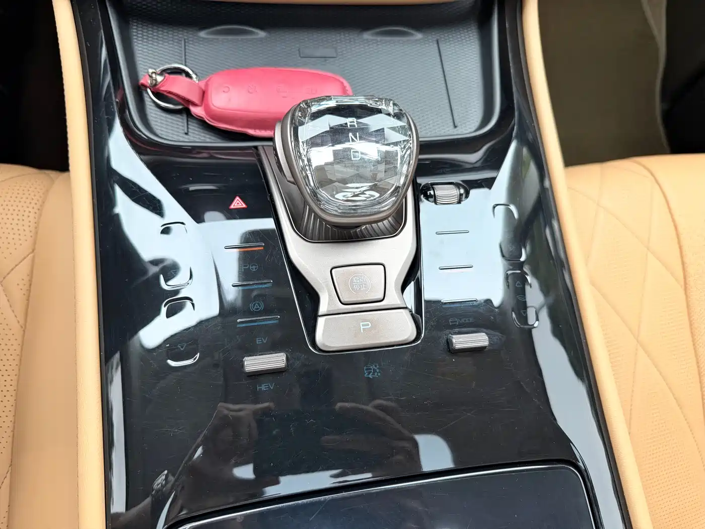 Denza D9 2022 DM-i 970 AWD Flagship фото 17