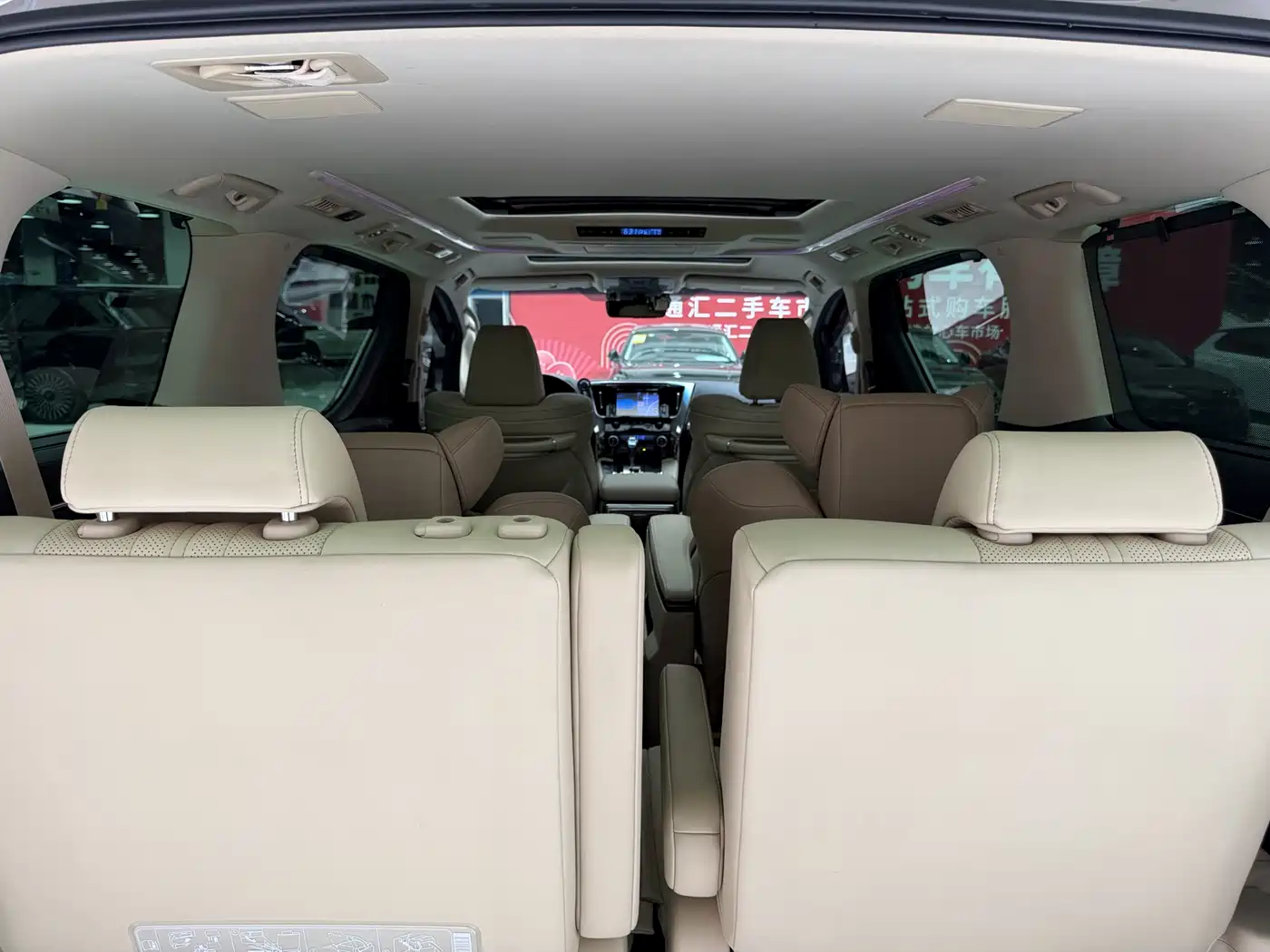 Toyota Vellfire 2019 Hybrid 2.5L HV Premium Edition фото 22