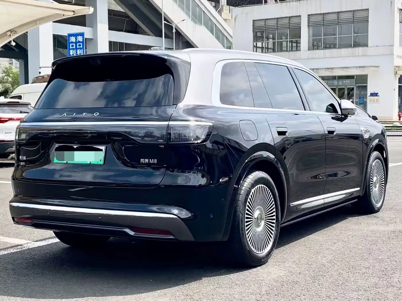 AITO Wenjie AITO M8 2025 Range Extender Max+ Edition 53.4kWh 5-seater фото 9