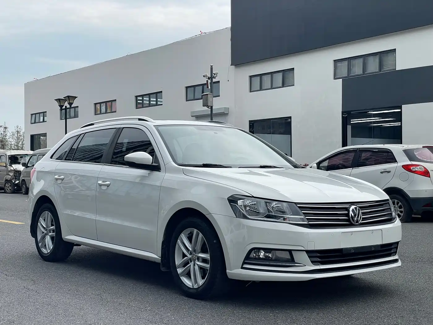 Volkswagen Lavida Tour 2017 180TSI DSG Comfort Edition фото 3