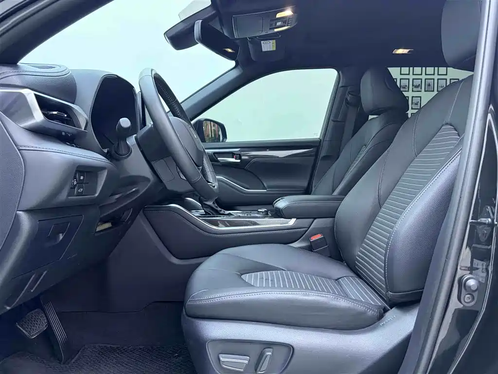 Toyota Crown Kluger 2022 2.0T 4WD Dynamic Edition фото 16