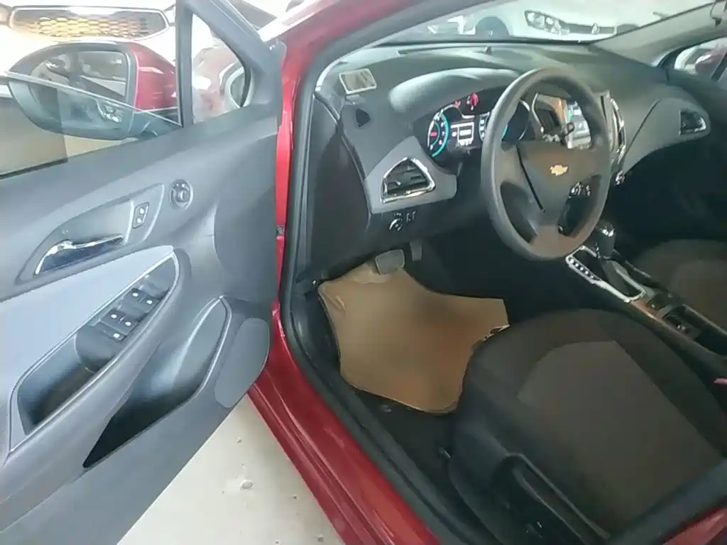 Chevrolet Cruze 2018 2017 1.5L Hatchback Auto Pioneer Sunroof
