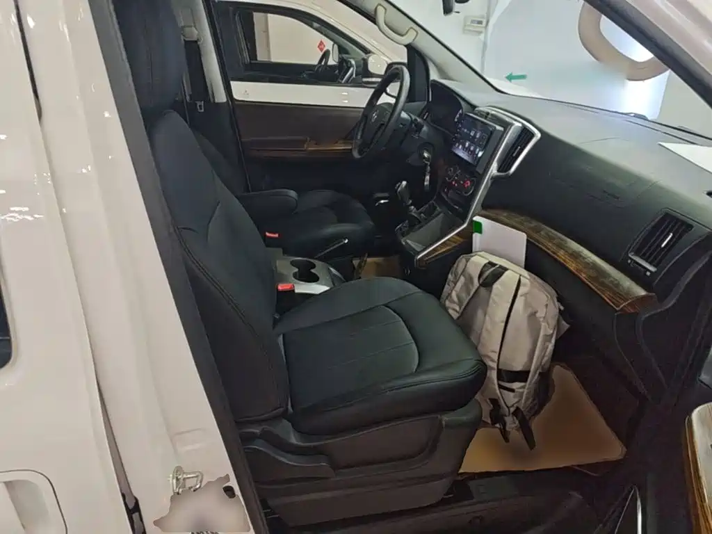 Dongfeng Fengxing Lingzhi PLUS 2021 2021 2.0L Manual Comfort 7-Seater