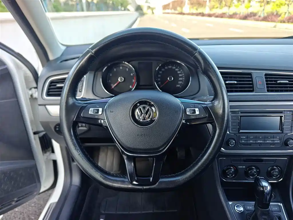 Volkswagen Lavida 2017 230TSI DSG Comfort Edition фото 3