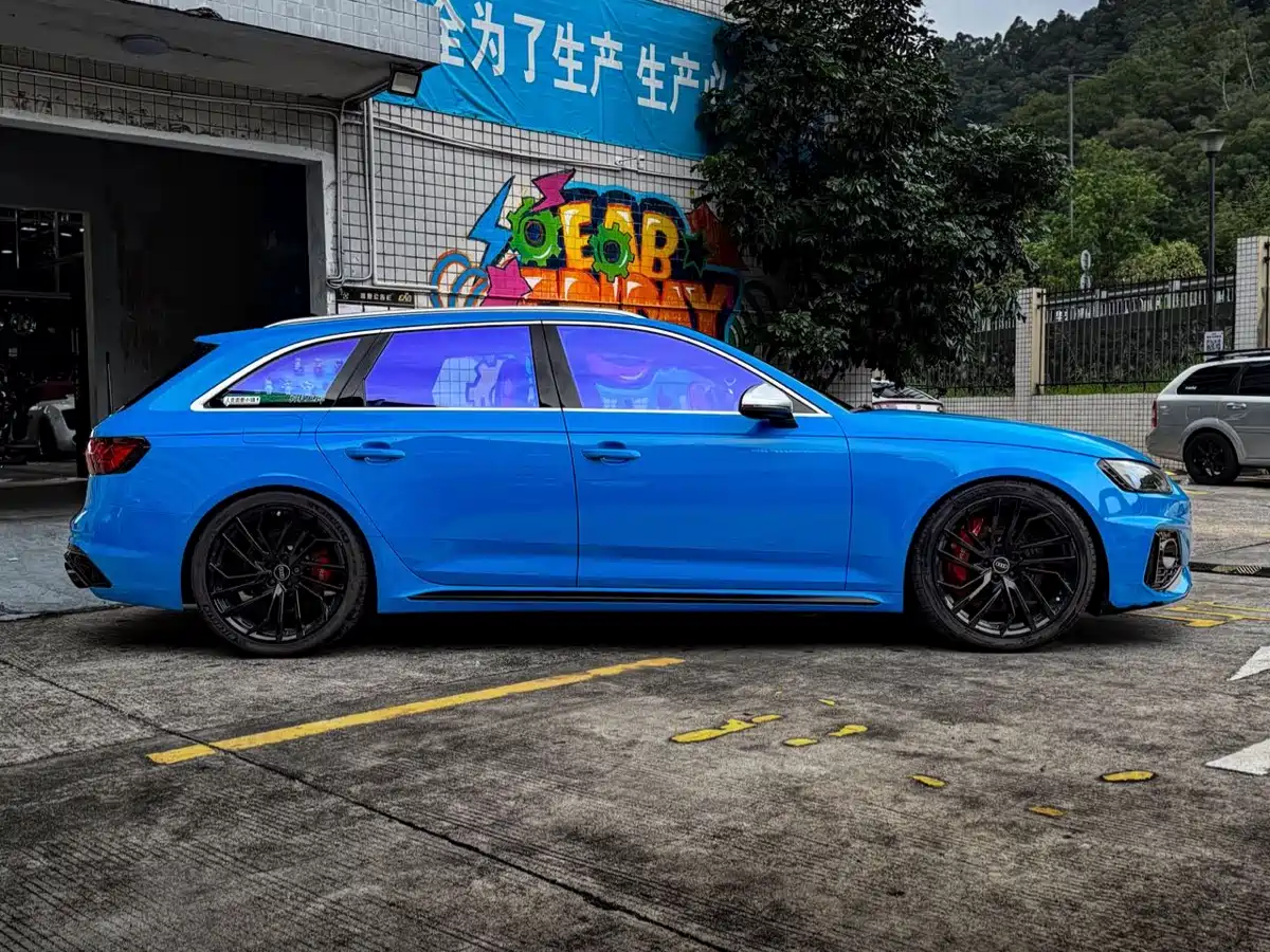 Audi RS 4 2021 RS4 Avant Obsidian Edition фото 3