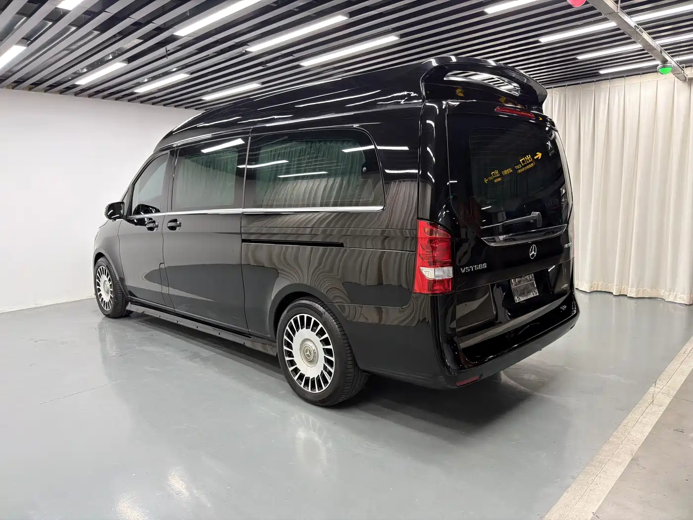 Mercedes-Benz V-Class 2018 V 260 L Premium Long Wheelbase Edition China VI фото 23