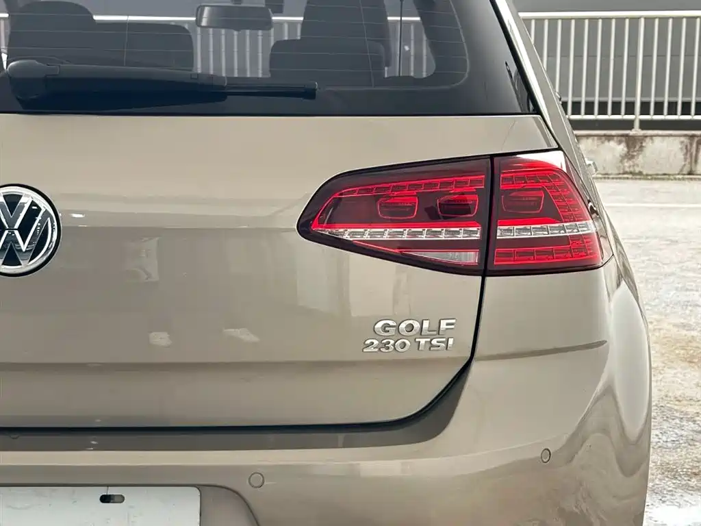 Volkswagen Golf 2017 230TSI Auto Comfort Millionth Anniversary Edition фото 16