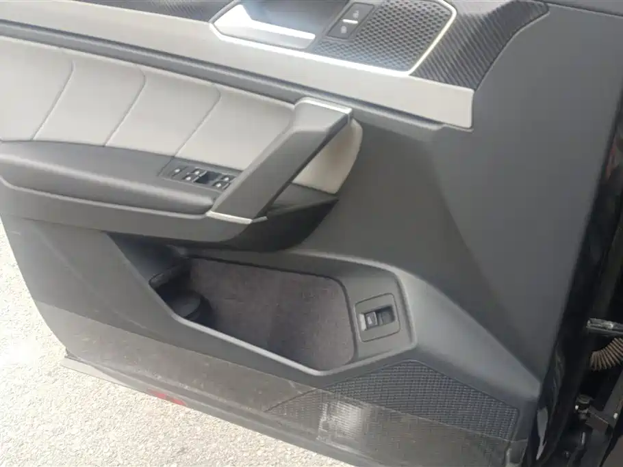 Volkswagen Tayron 2024 300TSI 2WD Luxury Plus Advanced фото 7