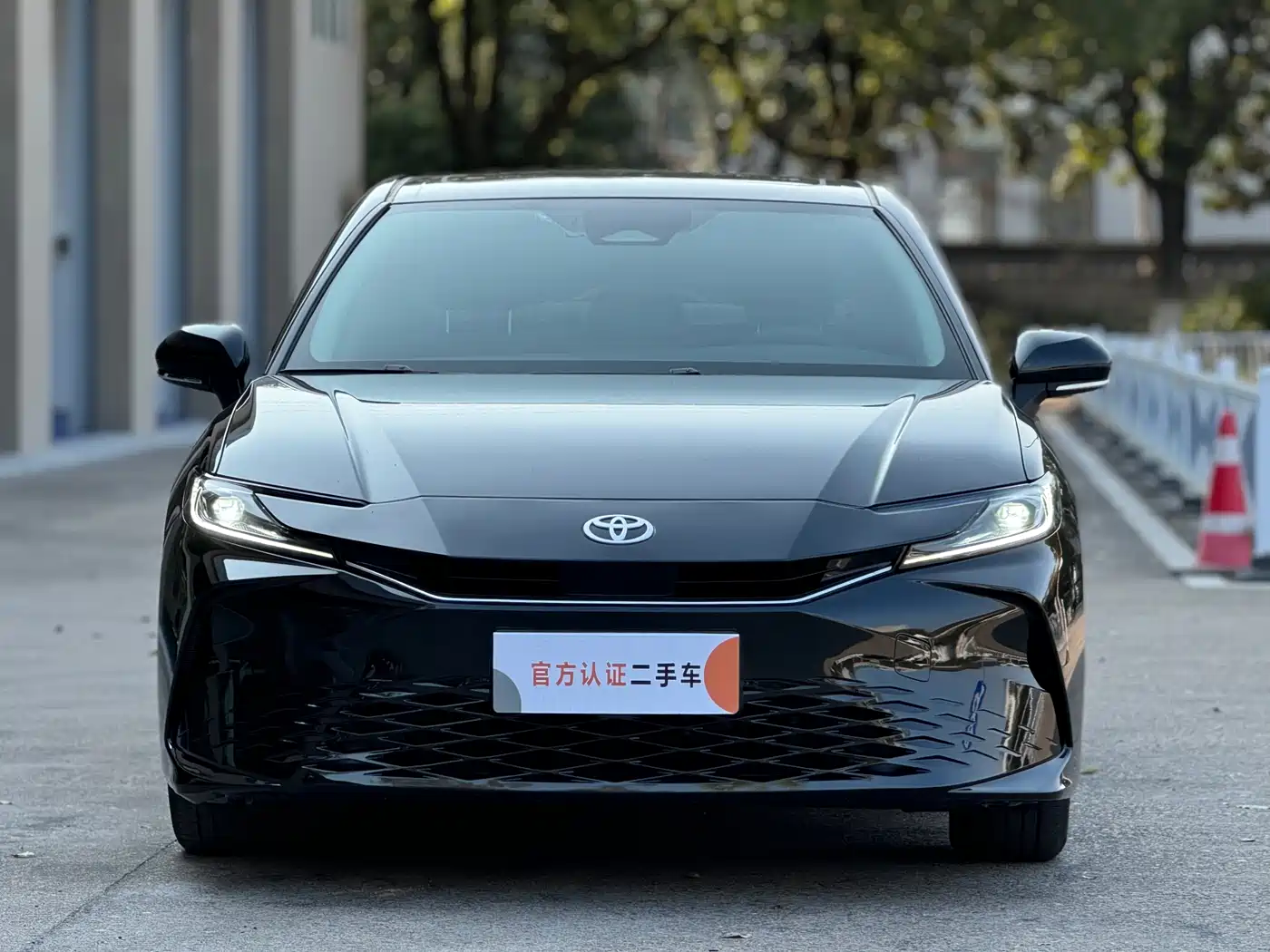 Toyota Camry 2024 Hybrid 2.0HE Elite Edition фото 2