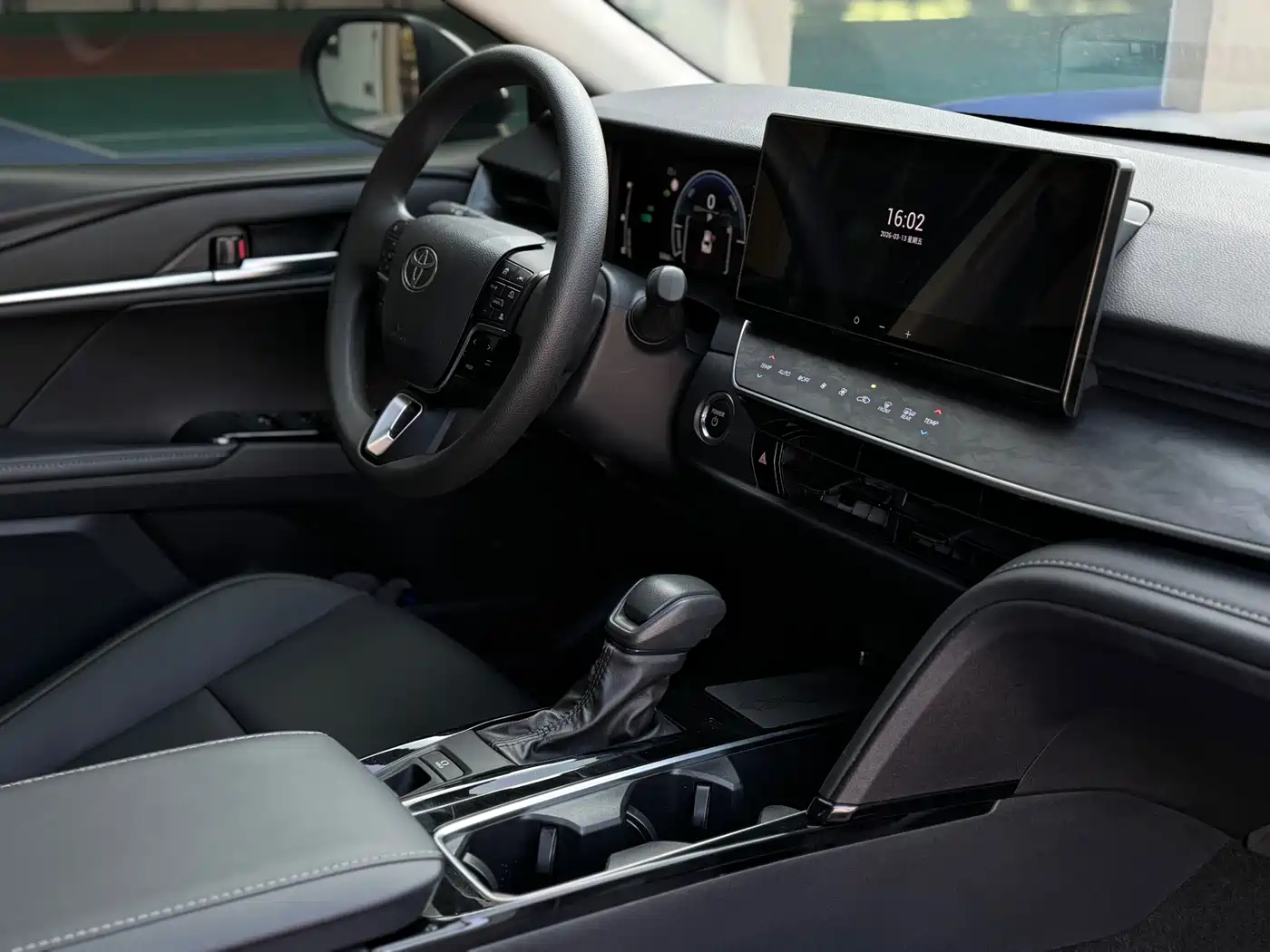 Toyota Camry 2024 Hybrid 2.0HE Elite Edition фото 14