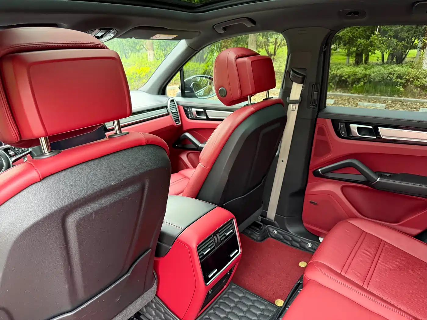 Porsche Cayenne New Energy 2022 Cayenne E-Hybrid 2.0T Platinum Edition фото 6