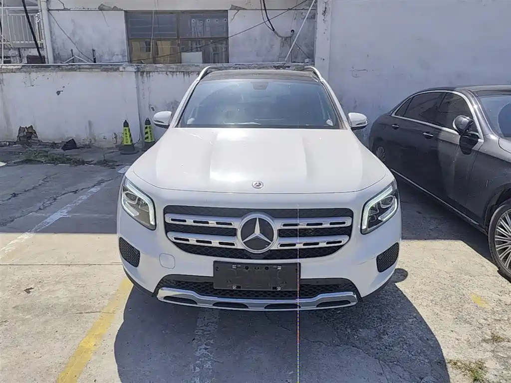 MERCEDES-BENZ GLB