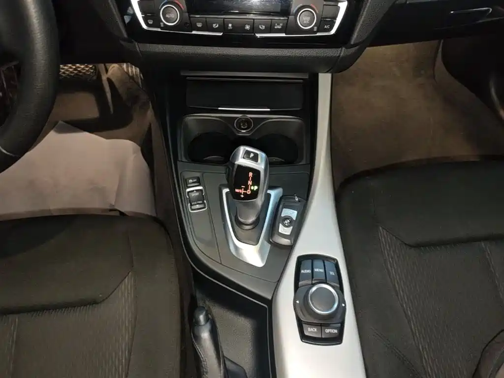 BMW 1 Series (Import) 2016 120i Leading Model фото 14