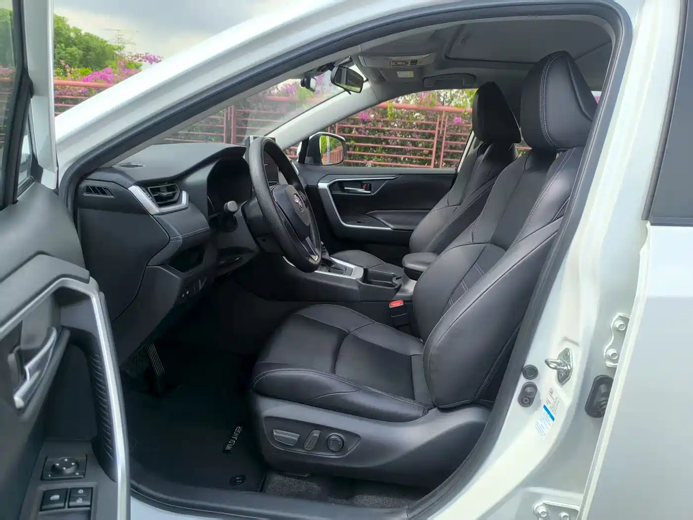 Toyota Wildlander 2021 2.0L CVT 4WD Luxury Edition фото 9