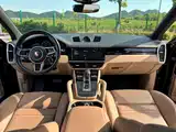 Photo 5 - Porsche Cayenne New Energy
