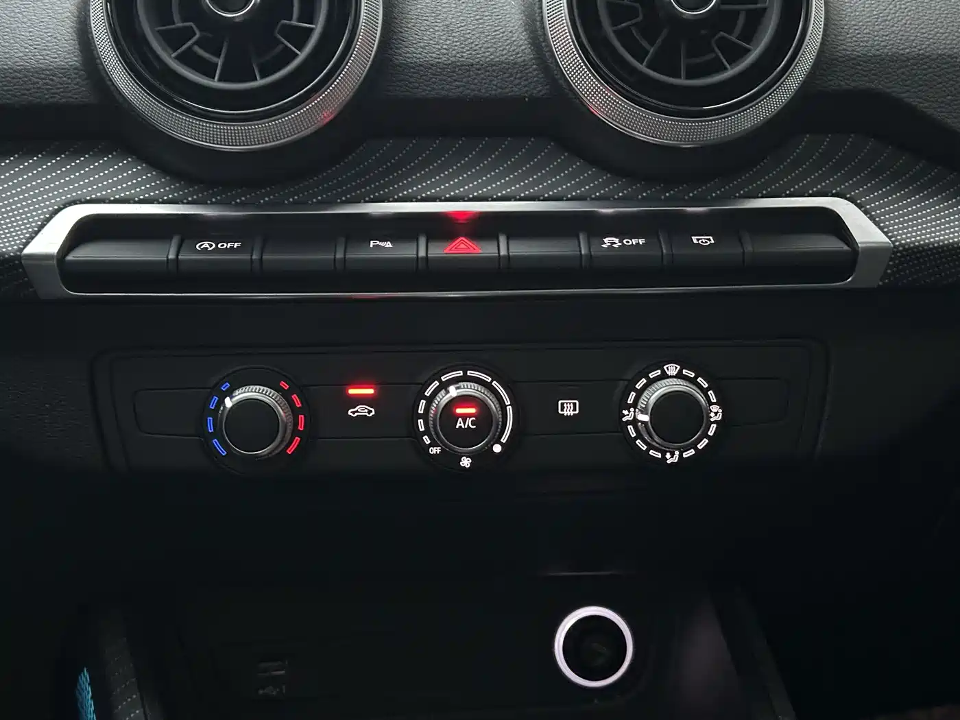 Photo 6 - Audi Q2L
