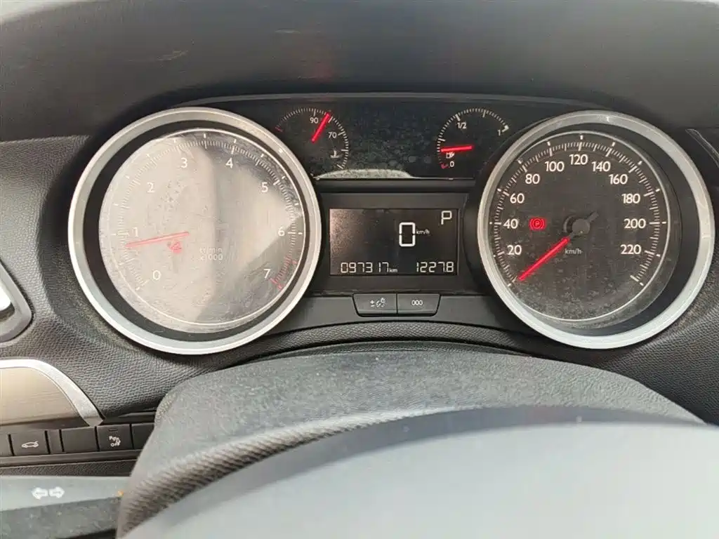Peugeot 408 2016 1.6T Automatic Luxury Edition фото 12