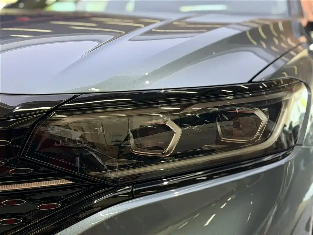Volkswagen Passat 2022 330TSI Starry Sky Premium Edition фото 9
