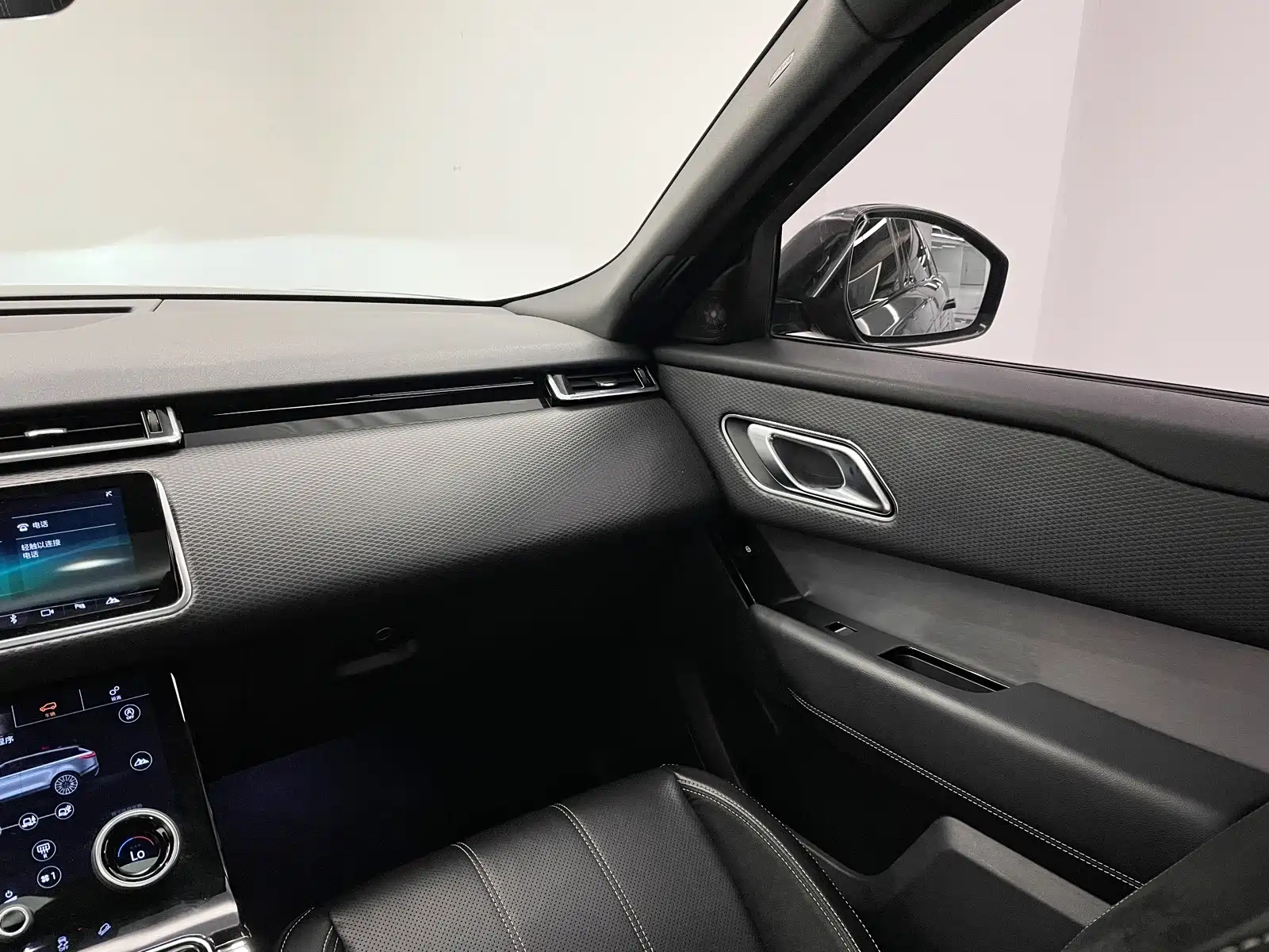 Фото 22 - Land Rover Range Rover Velar