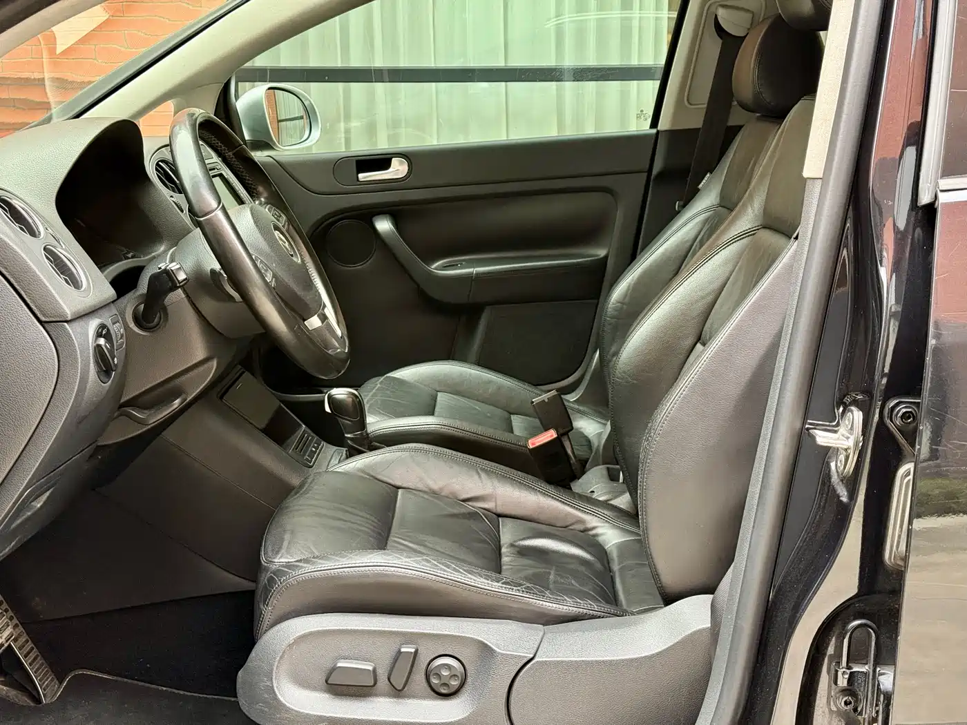Volkswagen Golf (Import) 2011 1.4TSI Cross Golf фото 7