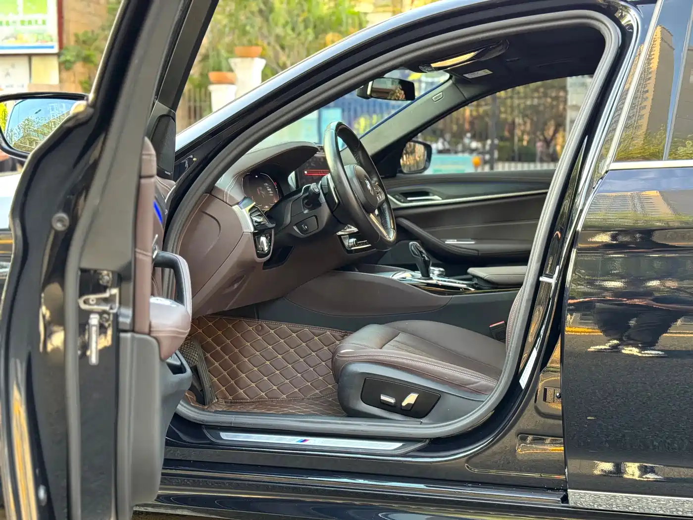 BMW 5 Series 2023 530Li Leading M Sport Package фото 11