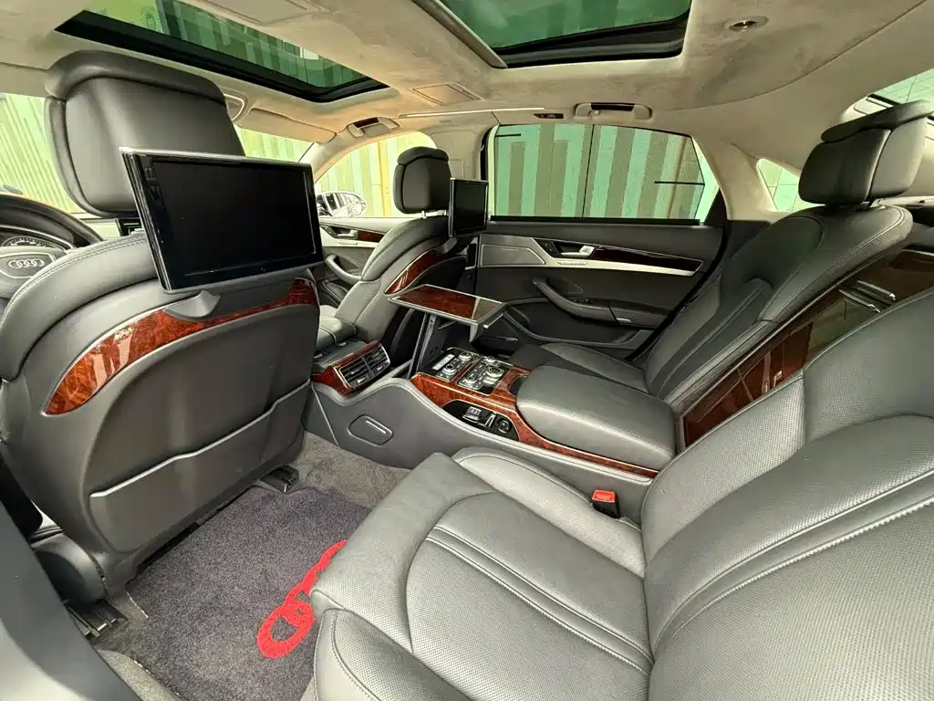 Photo 9 - Audi A8